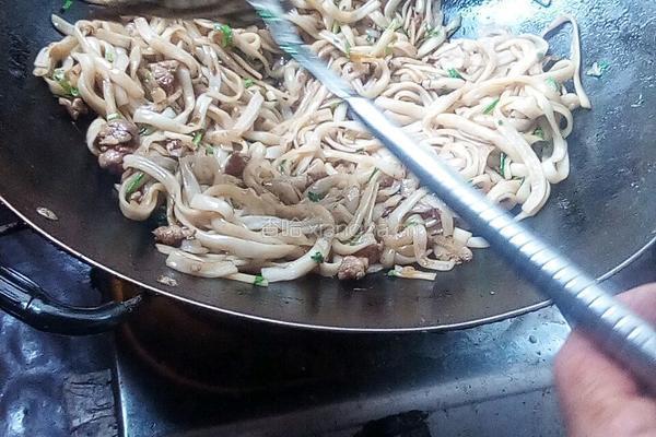 瘦肉炒河粉的做法图解8