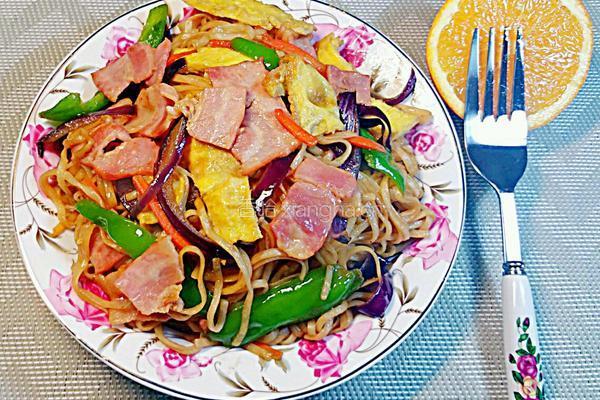 培根鸡蛋炒面的做法图解12