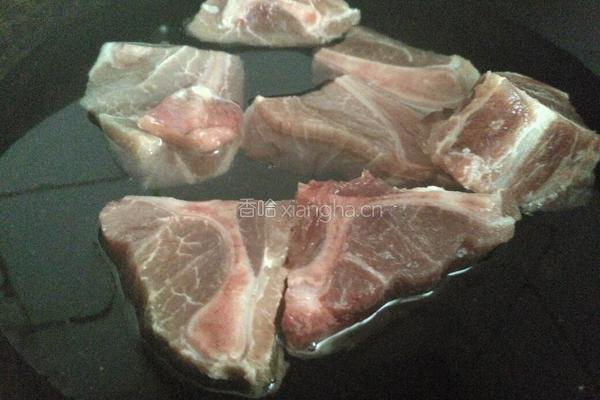 酸菜炖骨头的做法图解3