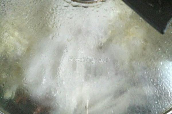 酸菜炖骨头的做法图解10