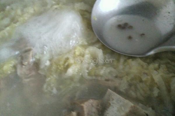 酸菜炖骨头的做法图解11