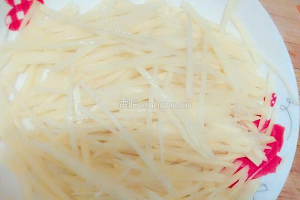 土豆丝炒芹菜的做法图解2