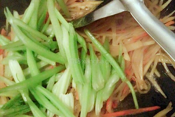 土豆丝炒芹菜的做法图解8