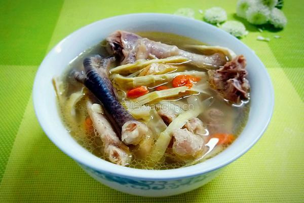 扁尖草鸡汤