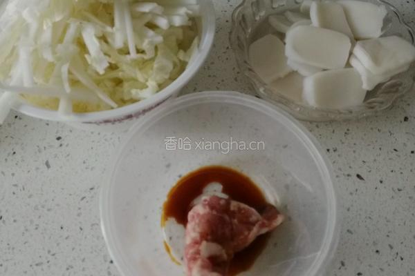 节节高炒年糕的做法图解1