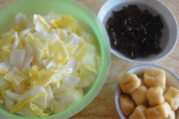 白菜黑木耳的做法图解1