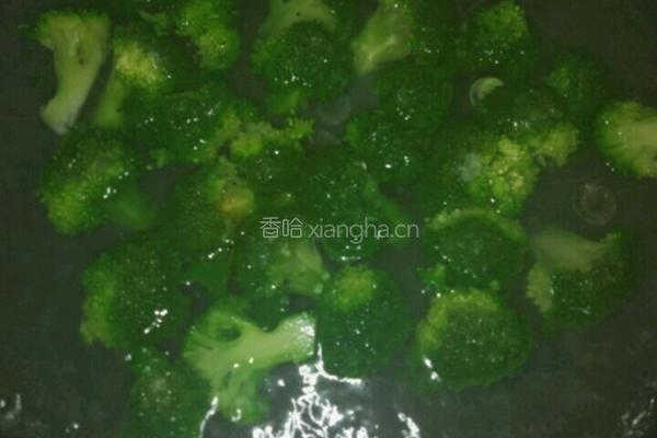 西兰花杏鲍菇的做法图解4