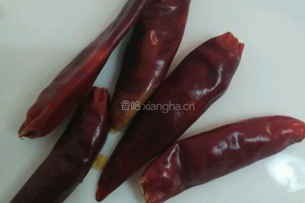 辣炒小肠鱼豆腐的做法图解2