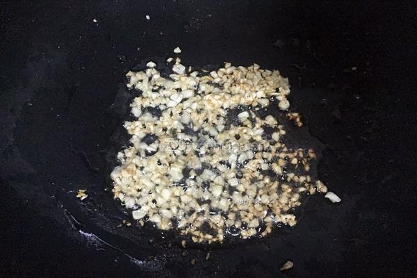 金蒜鲳鱼的做法图解4
