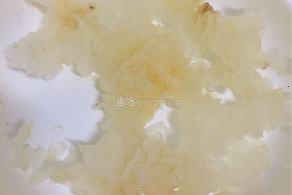 冰糖雪梨银耳羹的做法图解3