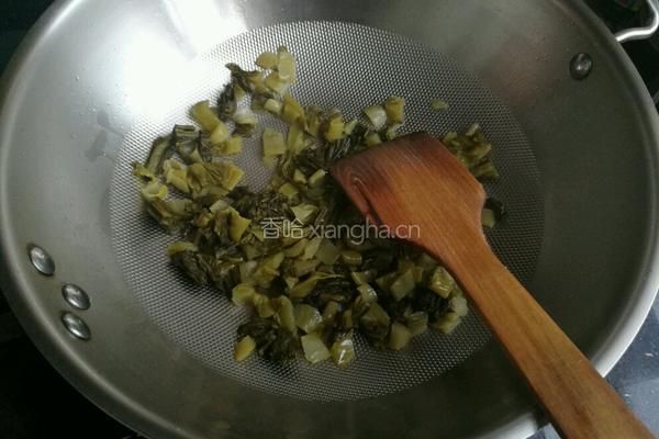 荤油炒咸菜的做法图解3