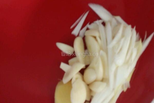 清炒圆白菜的做法图解2