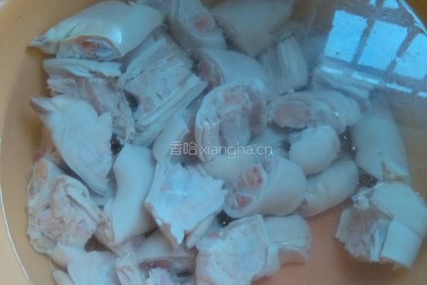 黄豆炖猪脚的做法图解2