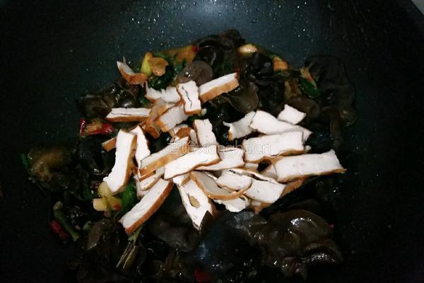 木耳炒豆干的做法图解6