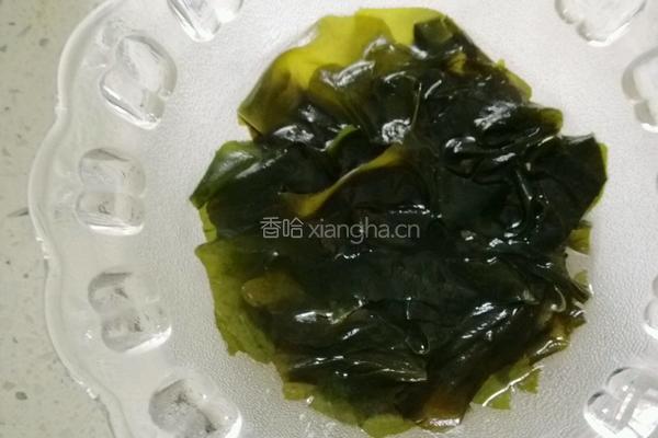 螺旋藻炒茼蒿的做法图解3