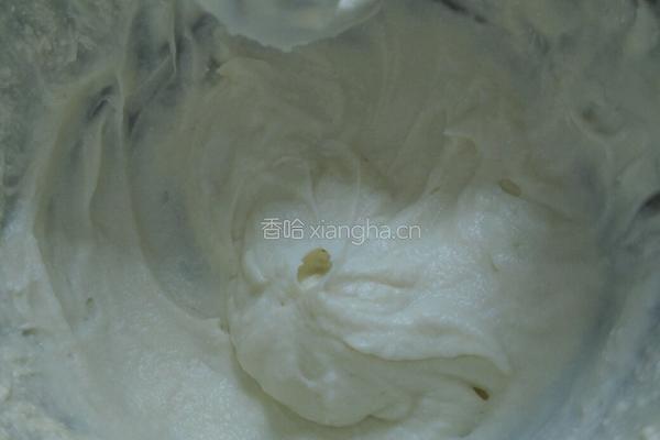 草莓圣诞老公公的做法图解3
