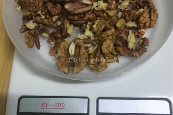 核桃花生黑芝麻糖的做法图解3