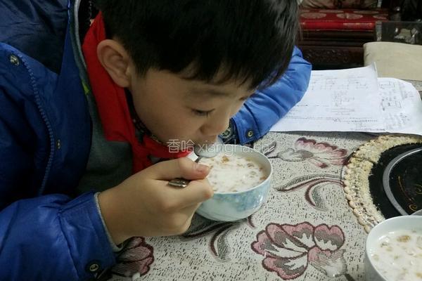 桃胶雪莲子牛奶羹的做法图解8