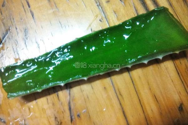 蜂蜜芦荟茶的做法图解2