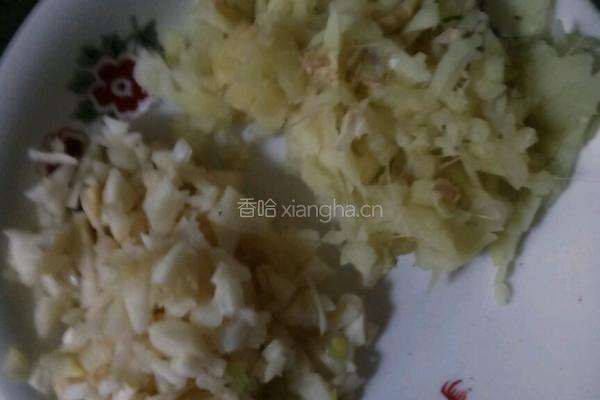 鱼香青笋的做法图解1