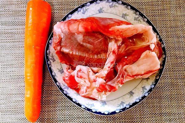 红萝卜炖羊肉的做法图解1