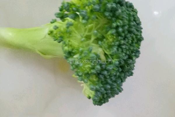 宝宝辅食西蓝花蒸蛋的做法图解1