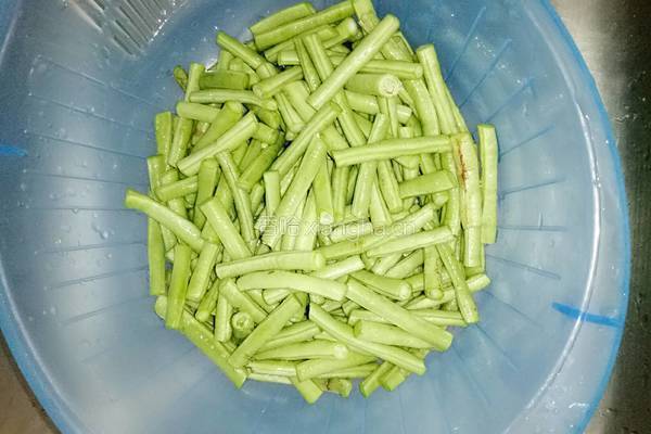 炒豇豆的做法图解1