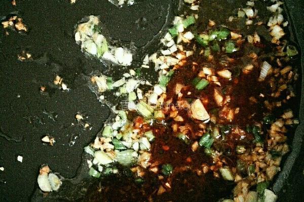 麻辣芽菜拌面的做法图解6