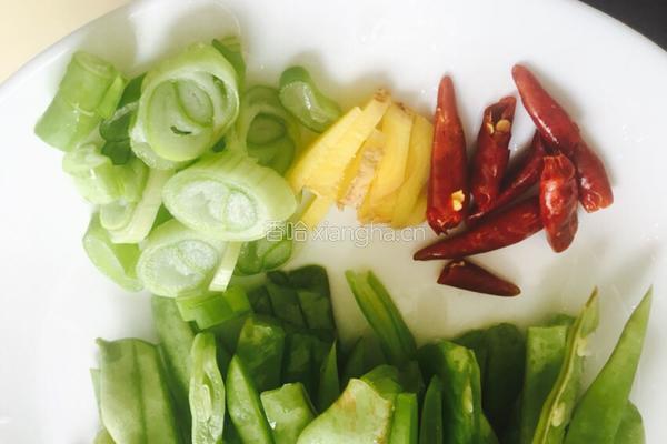 1鸡丝豆角焖面的做法图解3
