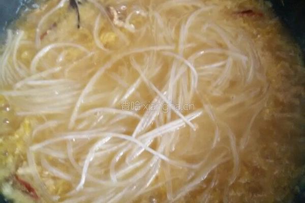猪肉炖酸菜粉的做法图解6