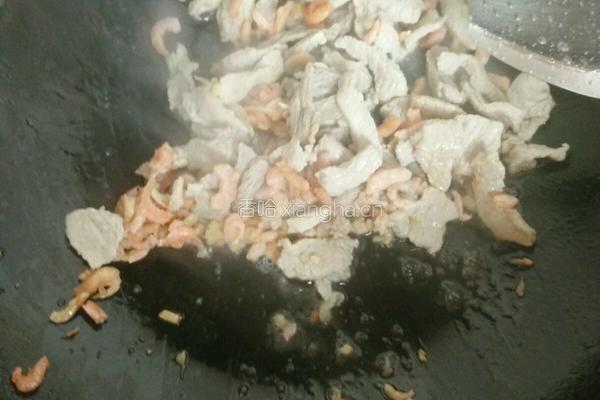 虾米瘦肉芋头豆腐汤的做法图解3