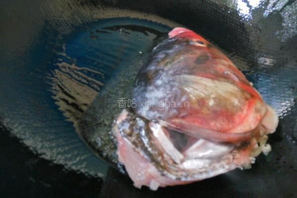 鱼头炖豆腐的做法图解4