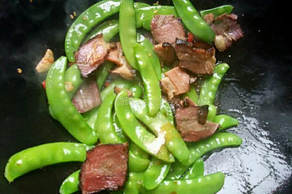 荷兰豆炒腊肉的做法图解10