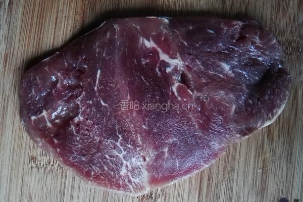 牛排丁炒彩椒年糕的做法图解2