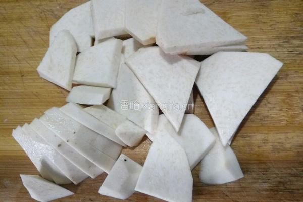 剁椒蒸芋头的做法图解2
