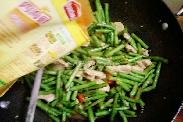 家常瘦肉炒豆角的做法图解7