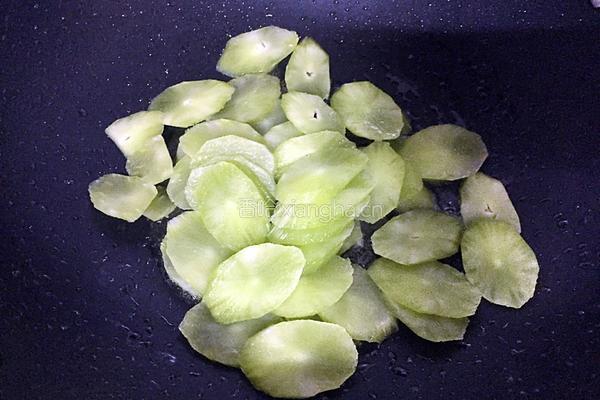 莴笋炒肉的做法图解5