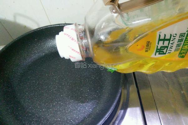 黄豆酱焖煮扒皮鱼的做法图解2