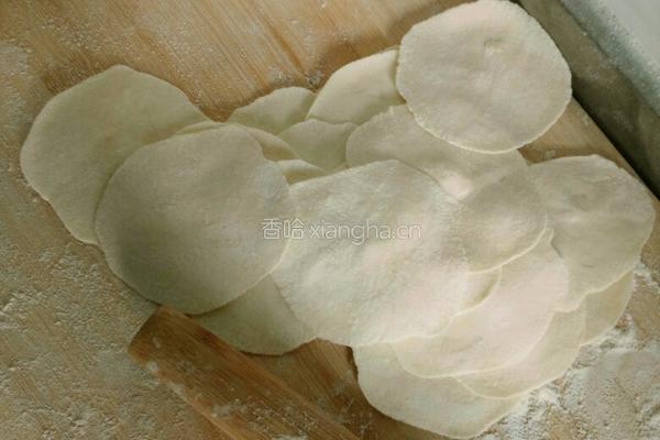 猪肉芹菜饺子的做法图解5