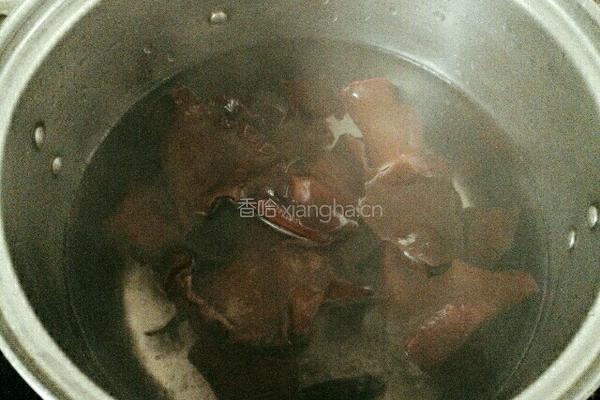 麻辣洋葱丁炒木耳的做法图解2