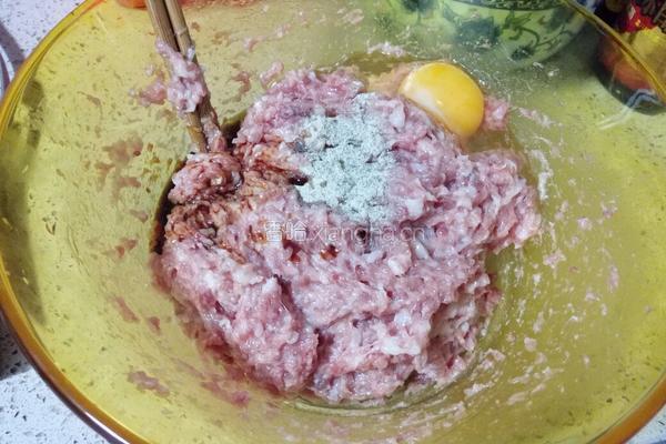 芹菜鲜肉饺子的做法图解3