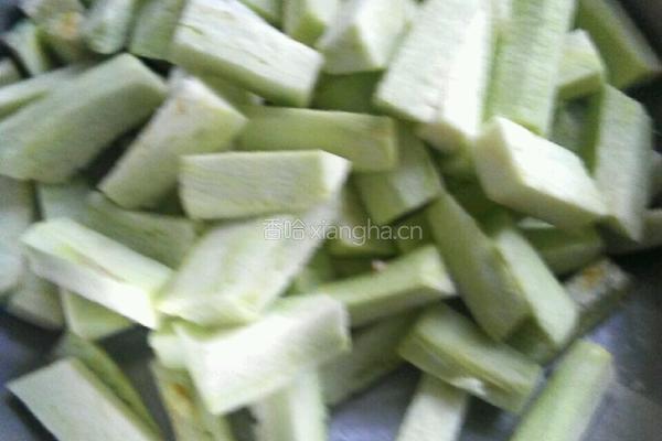 肉段烧茄条的做法图解1