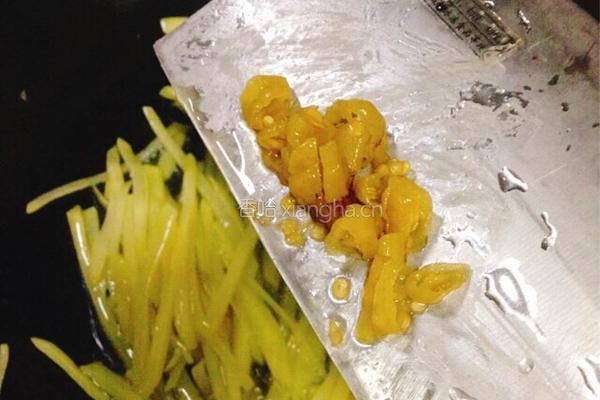 野山椒炒土豆丝的做法图解3