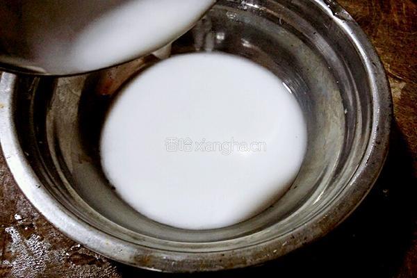茜芹炒香肠的做法图解4