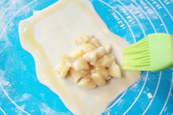 饺子皮香蕉派的做法图解6