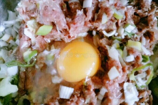 牛肉饺子的做法图解1