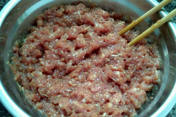 香菇瘦肉饺子的做法图解1