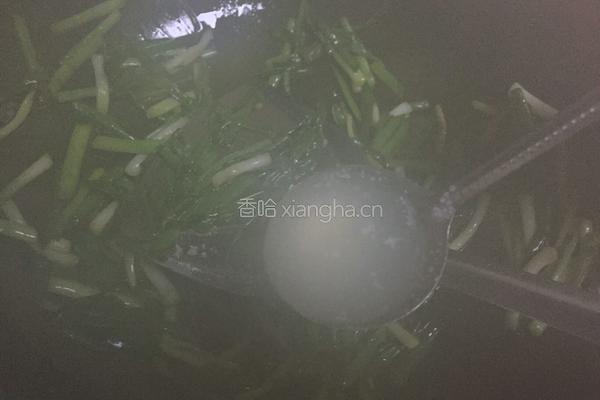 蒜叶炒鸡蛋干的做法图解6