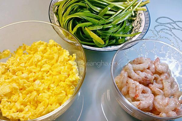 韭菜鸡蛋虾仁饺子馅的做法图解1