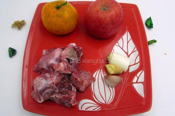 Apple桔排骨的做法图解1